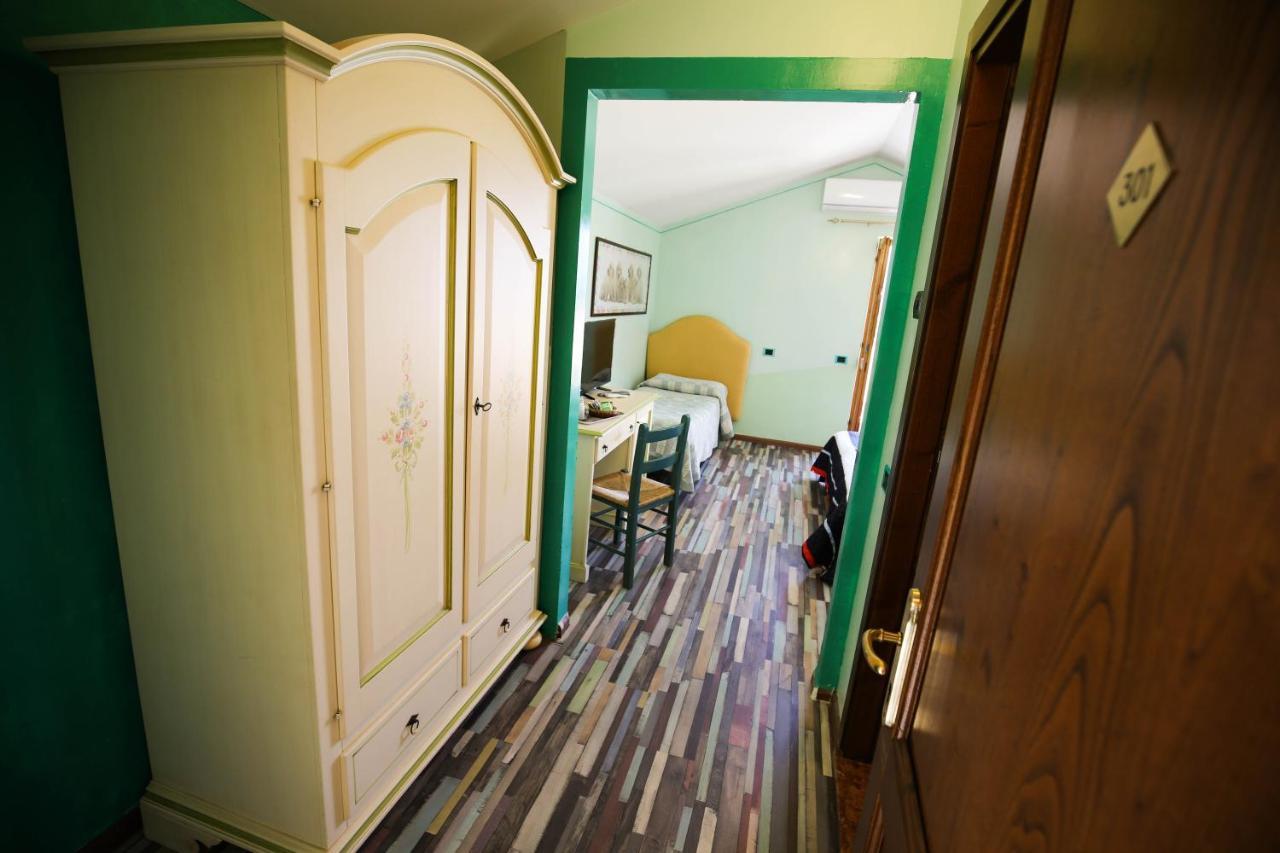 Hotel Benedetti カンペッロ・スル・クリトゥンノ エクステリア 写真